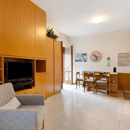Apartment Fronte Mare Con Posto Auto Privato Lt