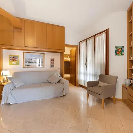 Fronte Mare Con Posto Auto Privato Lt アパート