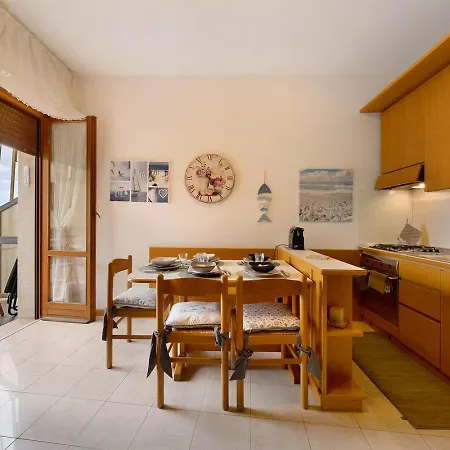 Fronte Mare Con Posto Auto Privato Lt アパート レッコ