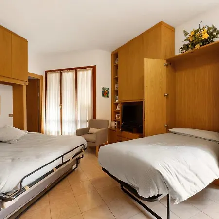 Fronte Mare Con Posto Auto Privato Lt アパート