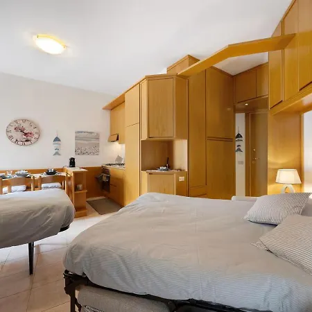 Apartment Fronte Mare Con Posto Auto Privato Lt *
