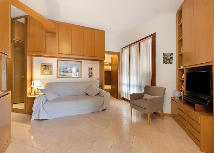 Fronte Mare Con Posto Auto Privato Lt アパート