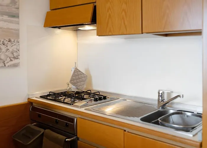 Fronte Mare Con Posto Auto Privato Lt *